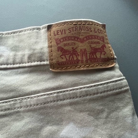 Levi 311 shaping skinny pant, size 34, neutral camo - Picture 3 of 4